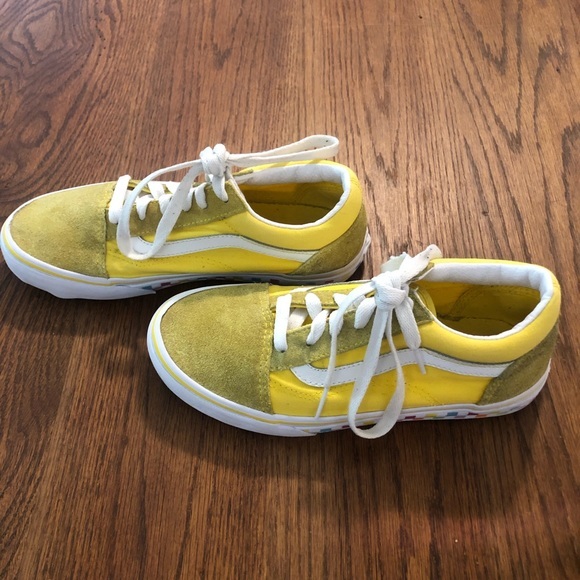 Vans Swede with multi colored squares on sides of bottom of shoes. GUC kids 4 - Picture 2 of 9